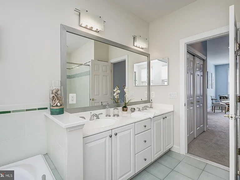 1236 Harbor Island Walk — Photo 33