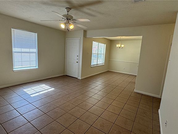 5th image of 905 Autumn Cir APT A