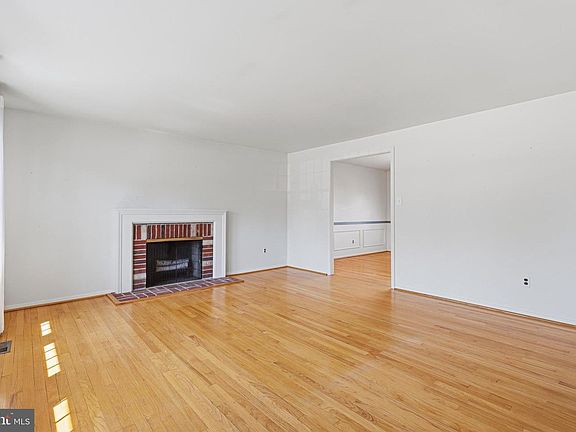 4th image of 2407 Eastridge Rd