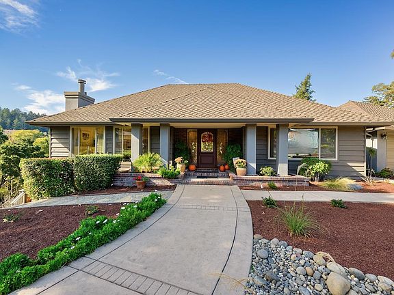 2nd image of 207 Sunridge Dr