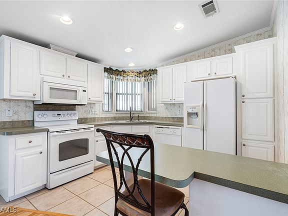 3rd image of 9686 Sugarberry Way
