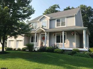 102 Iris Dr, Egg Harbor Township, NJ 08234