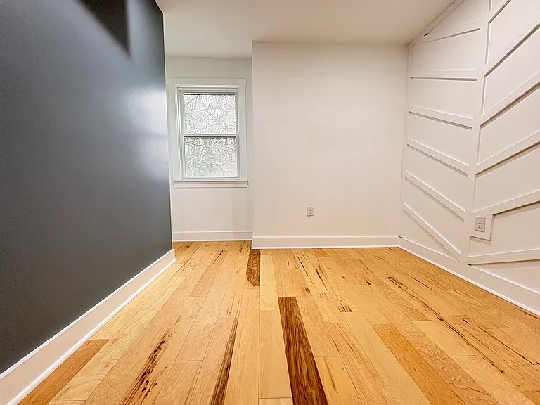 5842 Hobart St #3 — Photo 8