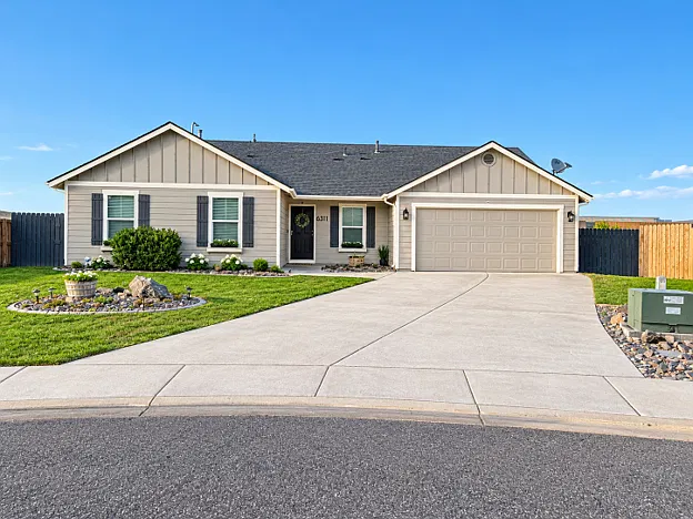 4 bed, 1623 sqft, $2,350 — Photo 1