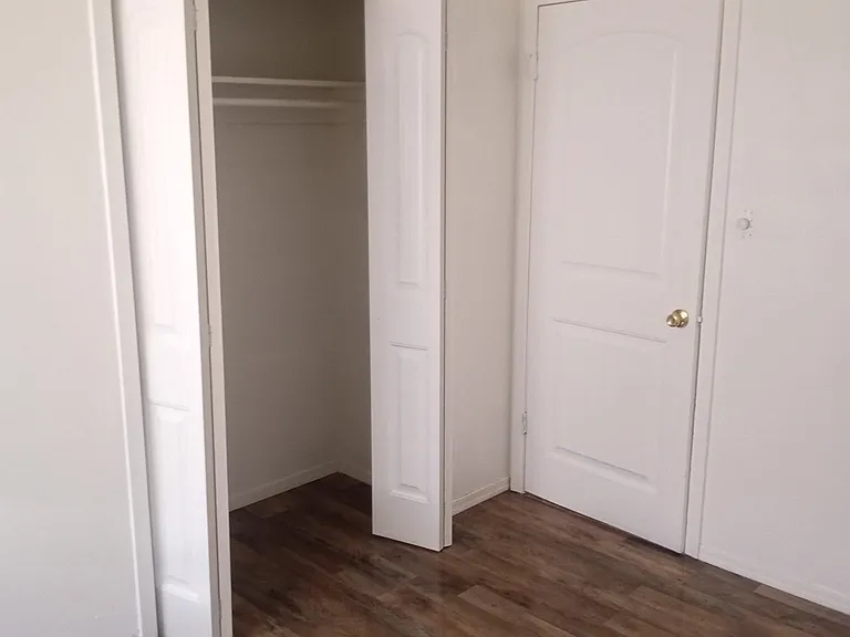 916 W Gilmore St — Photo 10