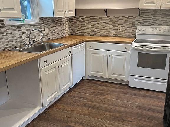 4th image of 32 Upland Ave #B