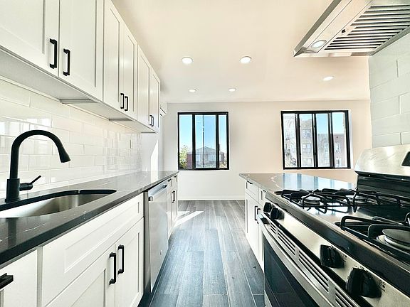 3rd image of 2158 Steinway St #3