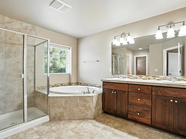 15710 NE 22nd Ave — Photo 30