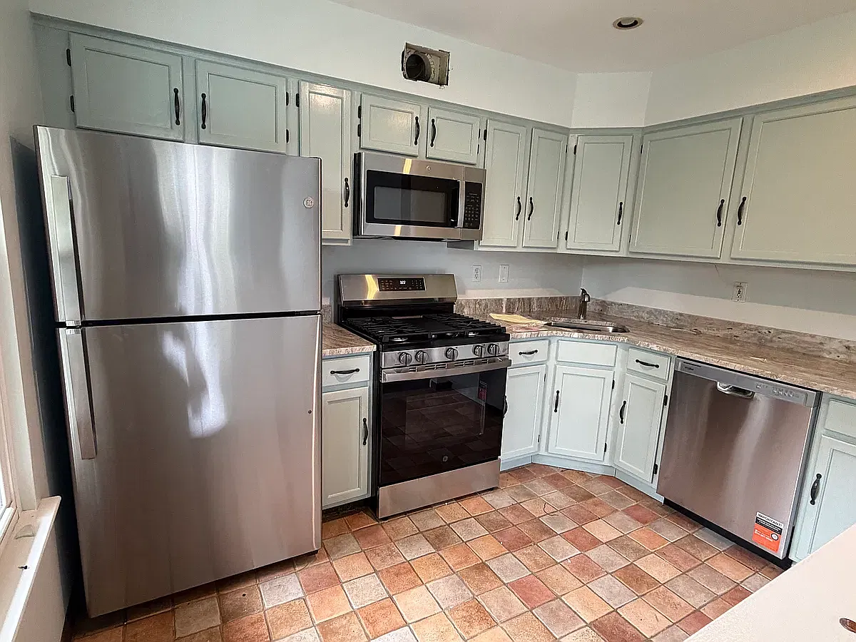 2 bed, 1000 sqft, $2,750 — Photo 2
