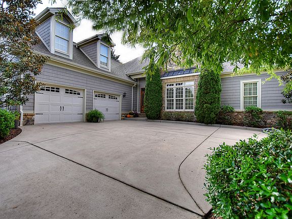3rd image of 1858 Villa Ct