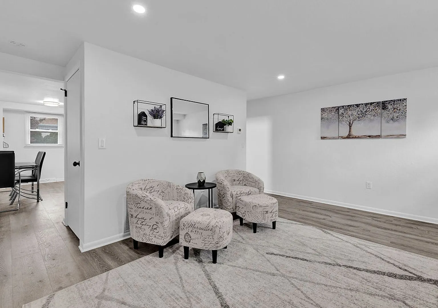 Sharon Court Townhouses — Photo 3