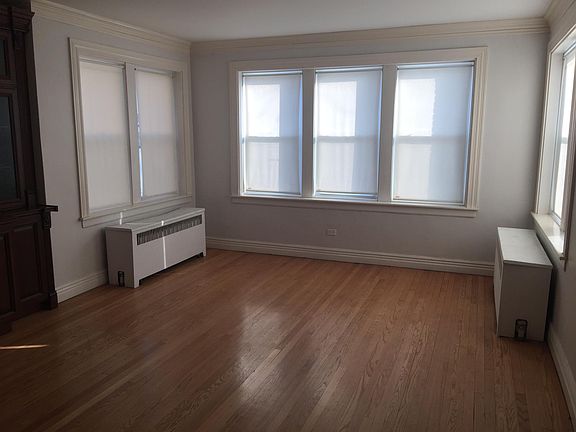 4th image of 6342 N Oakley Ave