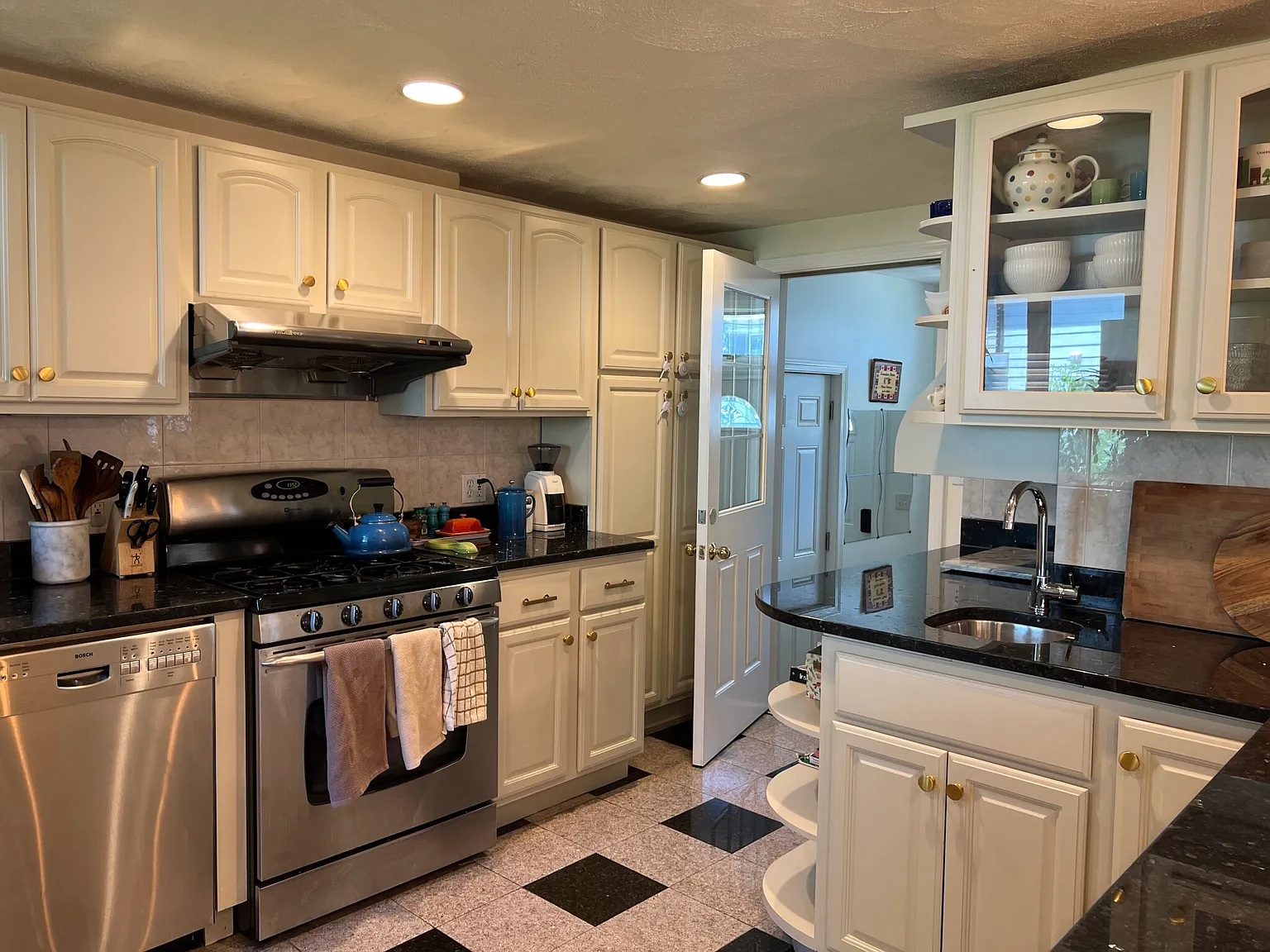 5 bed, 3500 sqft, $6,995 — Photo 2