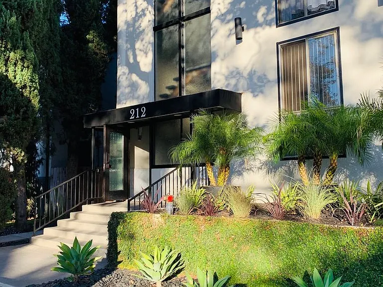 212 S Arnaz Dr — Photo 18