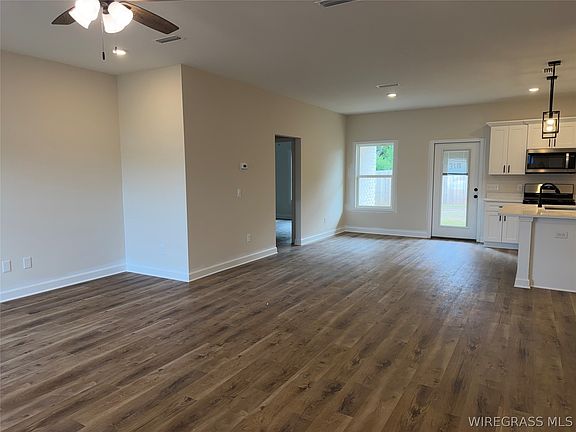 3rd image of 318 Thornbird Loop