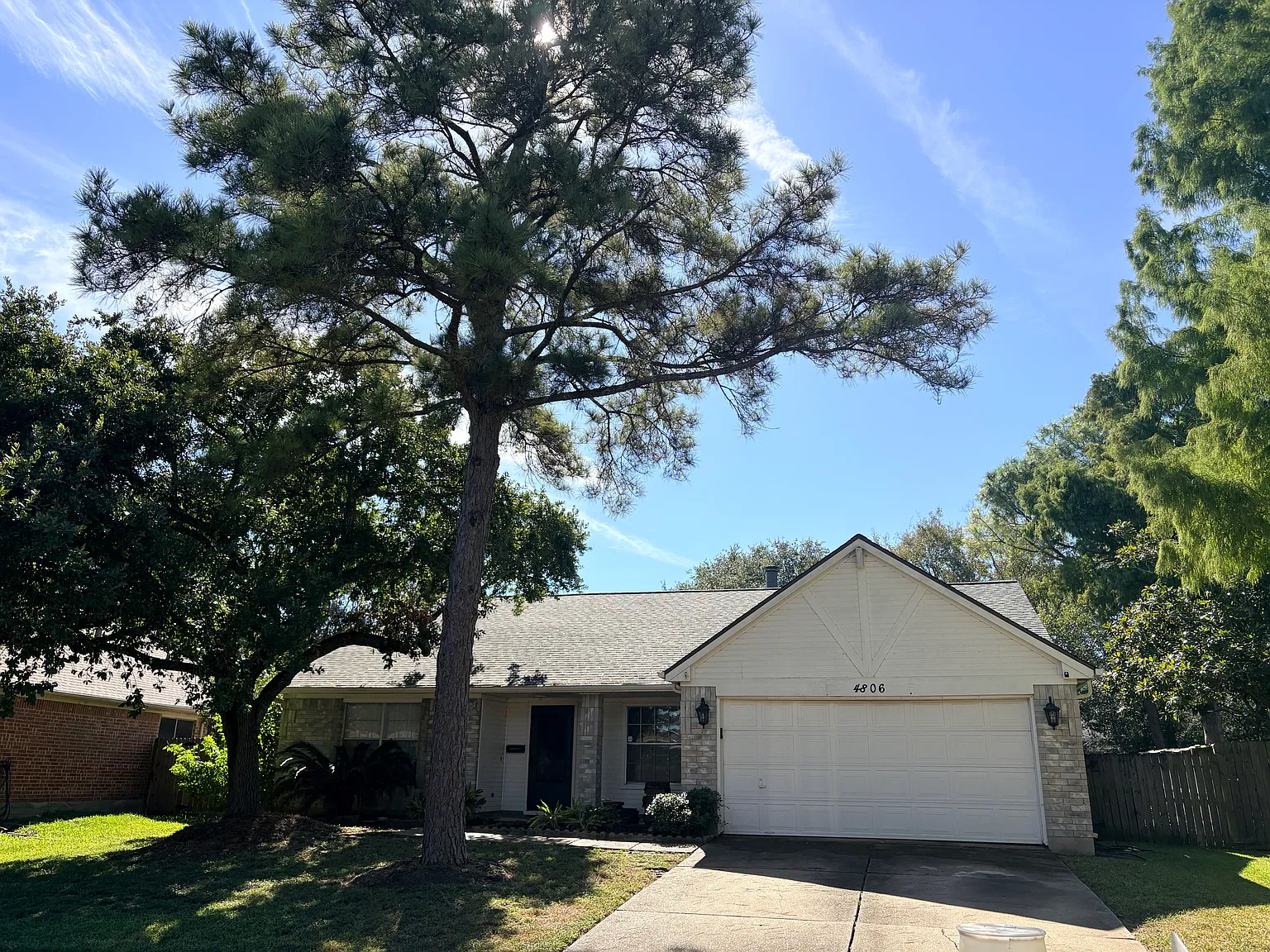 4 bed, 2066 sqft, $2,500 — Photo 1