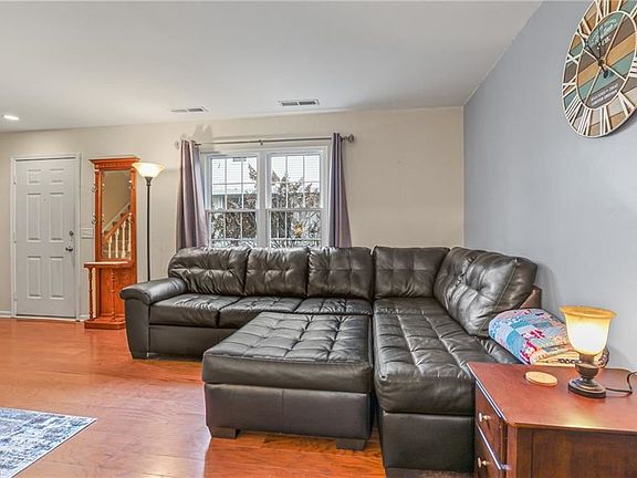 3rd image of 6732 Connecticut Colony Cir