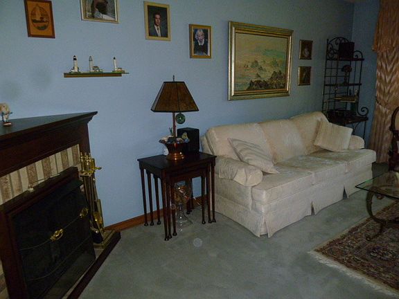 3rd image of 911 Leahy Cir
