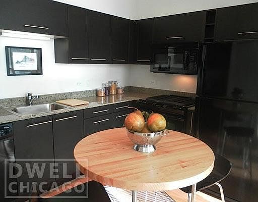 3rd image of 830 W Blackhawk St #1