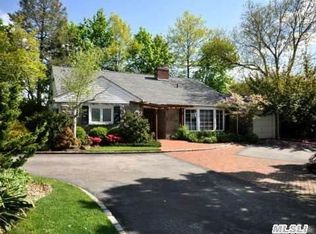 2 E Voss Ave, East Rockaway, NY 11518