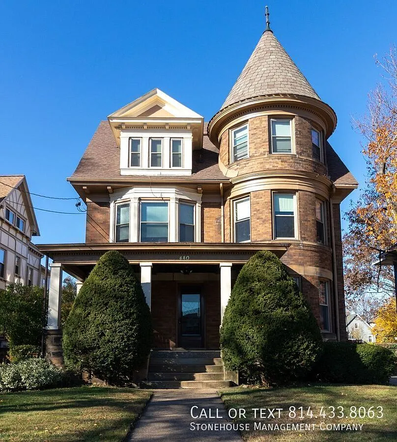 Cool studio in beautiful downtown mansion! — Photo 1