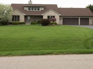 520 Wellington Dr, Lakemoor, IL