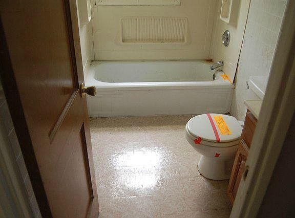 3rd image of 2118 Clermont Ave NE