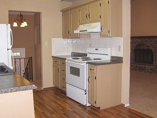 4th image of 1811 NW Killarney Ln