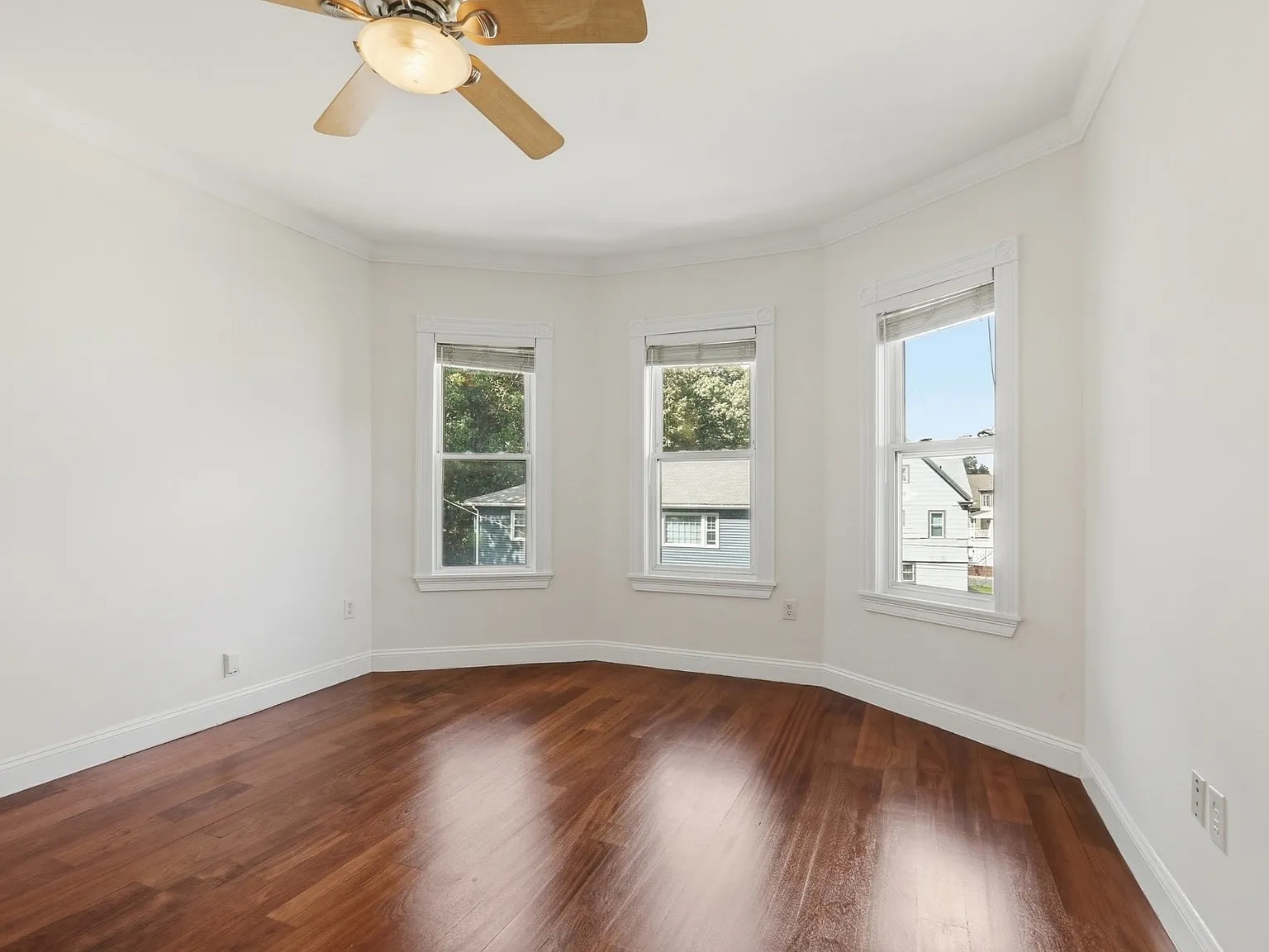 3 bed, 1.5 bath, 1254 sqft, $3,500 — Photo 3