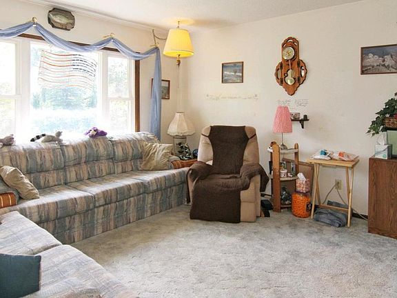 3rd image of 22938 Erskine St NE