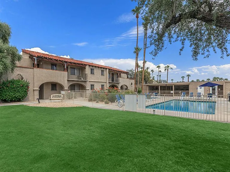 San Jacinto RC Apartments — Photo 26