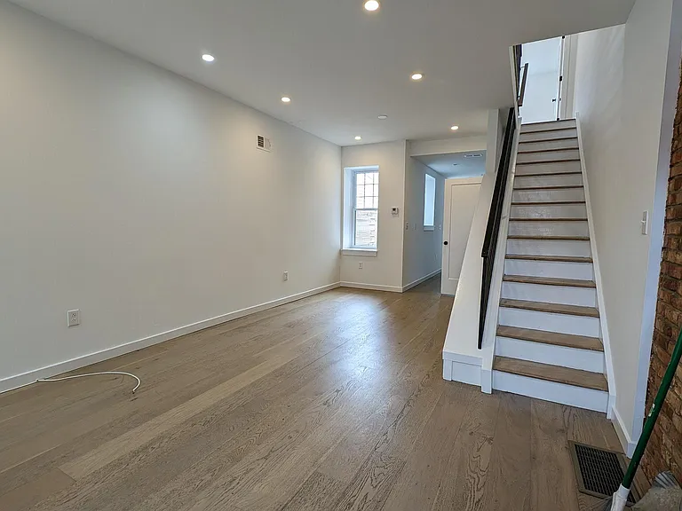 2232 N Mascher St — Photo 3