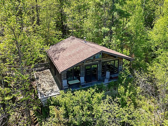 3rd image of 956 Roddick Ln