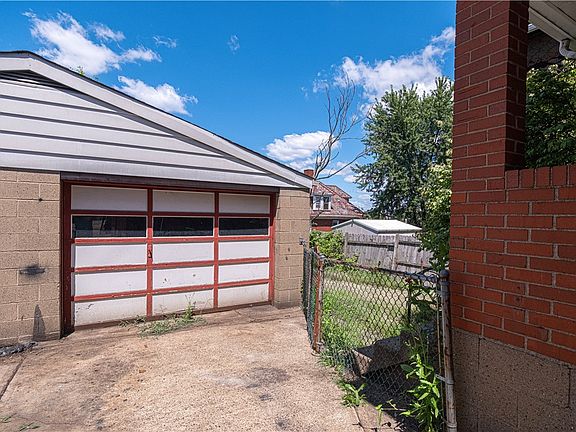5th image of 1126 Karl Ave