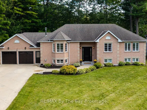 29 Downer Cres, Wasaga Beach, ON L9Z 1C3