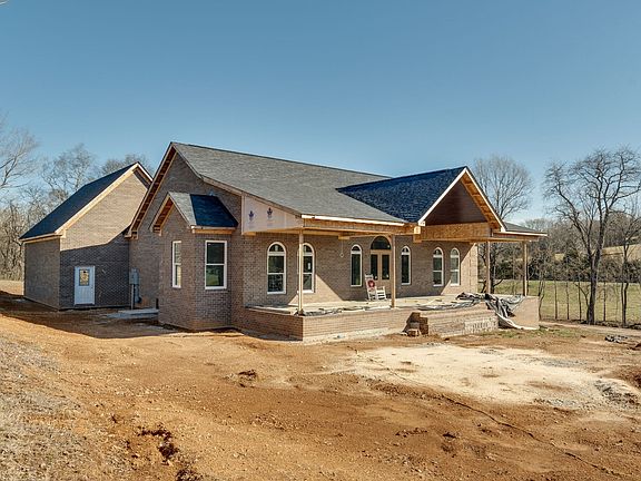 3rd image of 102 Handschug Ln