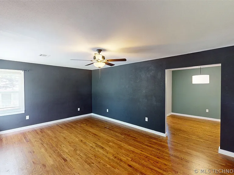 4217 E 24th St — Photo 3