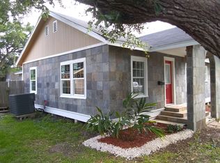 916 E Main St, Sinton, TX 78387