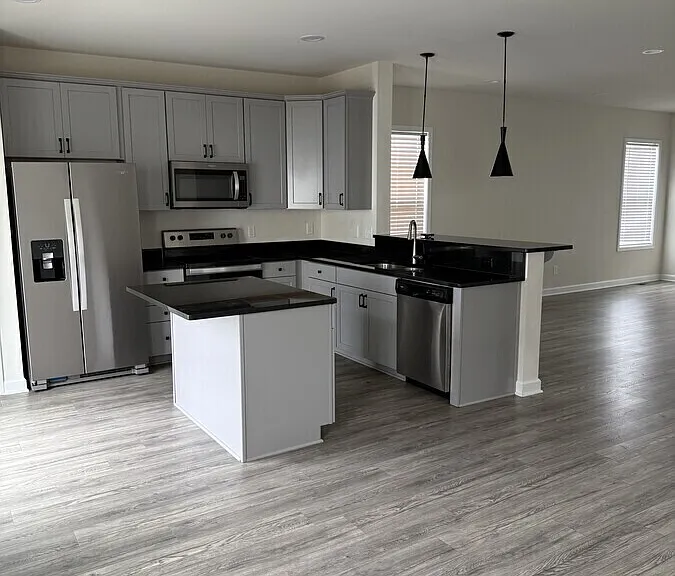 515 John Adams Dr — Photo 35