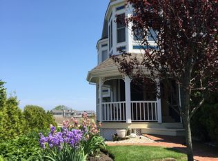 1 Victoria Dr, Amityville, NY 11701