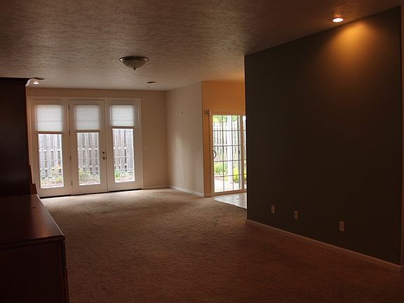 4th image of 1020 Villa Ct