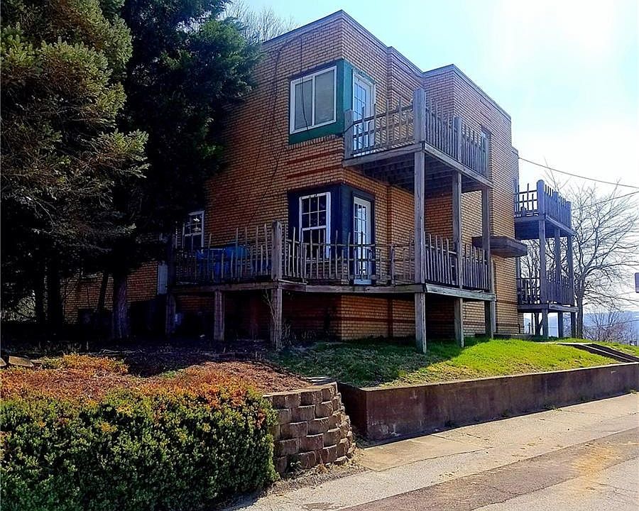 2nd image of 144 Sunset Dr