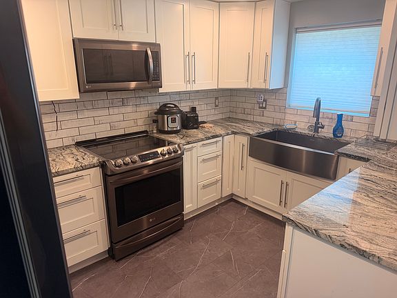 5th image of 1129 NW South Shore Dr