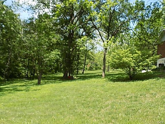 3rd image of 425 Hillcrest Dr