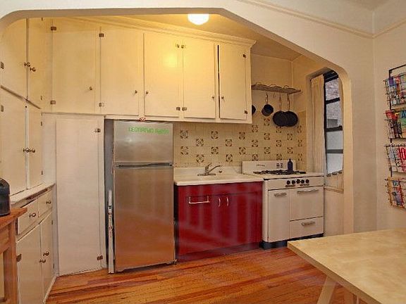 5th image of 200 Pinehurst Ave APT 1H