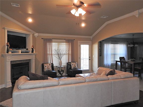 3rd image of 19 Ravenglass Ln
