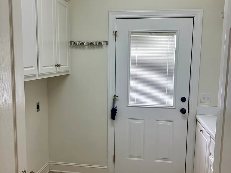 364 Springhill Dr — Photo 8