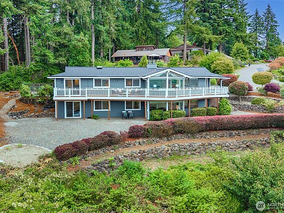3rd image of 13214 Emerald Drive NW