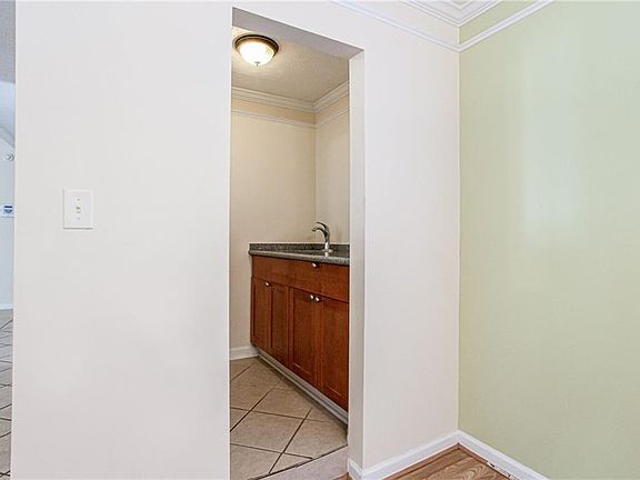 5th image of 8217 Creekline Ct
