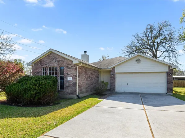 203 Paradise Ln, Montgomery, TX 77356